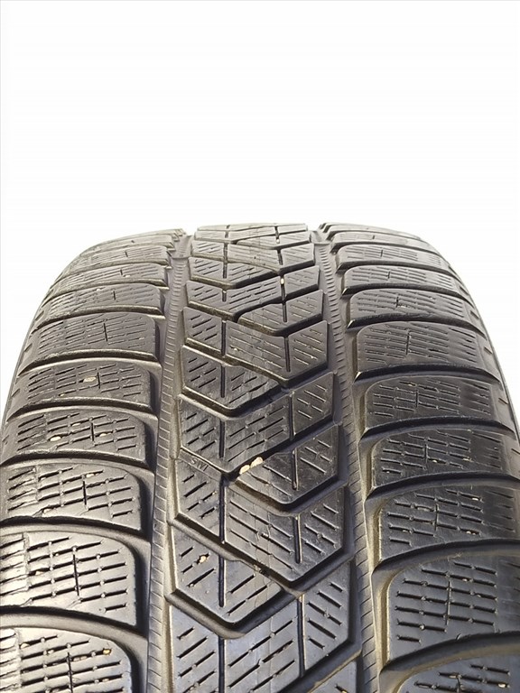 Pirelli Scorpion Winter 235/50 R19  1. kép