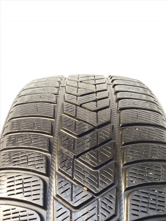 Pirelli Scorpion Winter 235/50 R19  1. kép