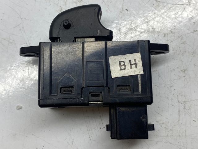 CHEVROLET TACUMA Jobb hátsó Ablakemelő Kapcsoló 2. kép