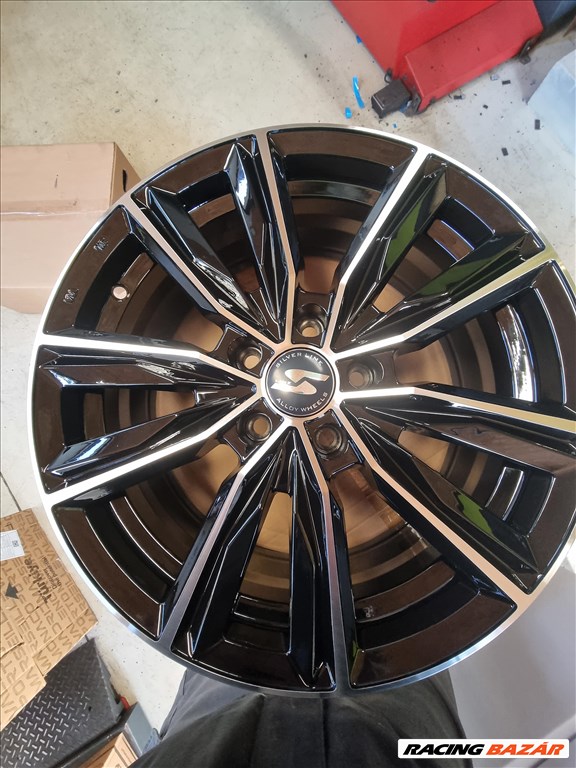  5x112 lyukosztású 7JJ 17" új Silverline alufelni 2. kép
