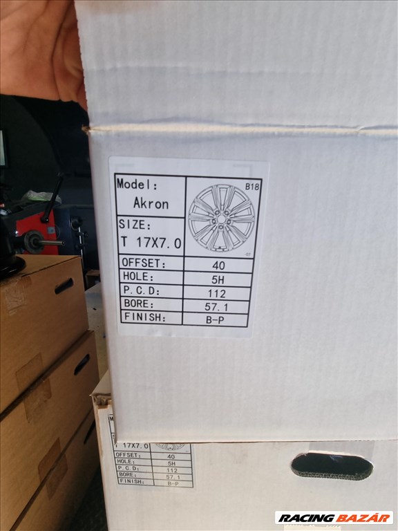  5x112 lyukosztású 7JJ 17" új Silverline alufelni 3. kép