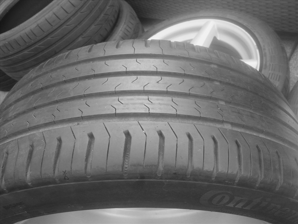  5x108 lyukosztású 17" Volvo/Ford alufelni, rajta 225/45 Continental nyári gumi  3. kép