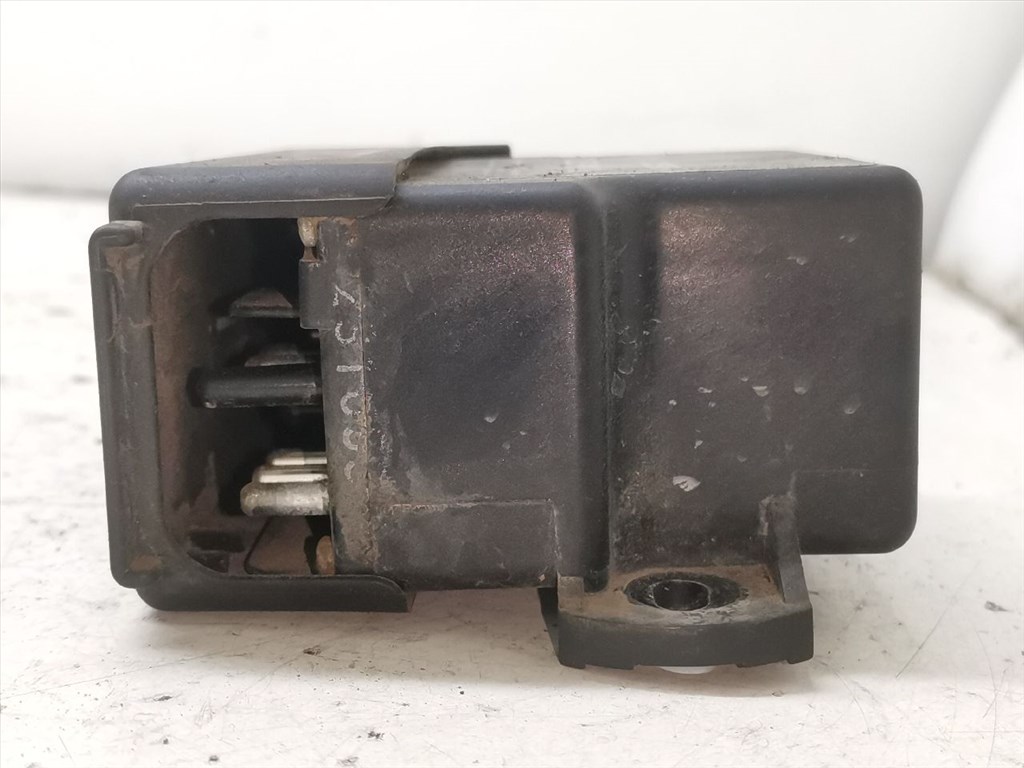 MERCEDES-BENZ C-CLASS (W202) C 220 D (202.121) Izzító Relé #34378# 0185457232 4. kép