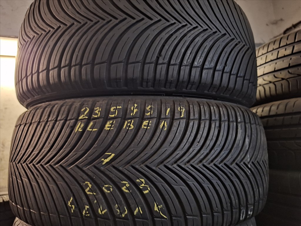  235/45/19"  Kleber négyévszakos gumi  2. kép