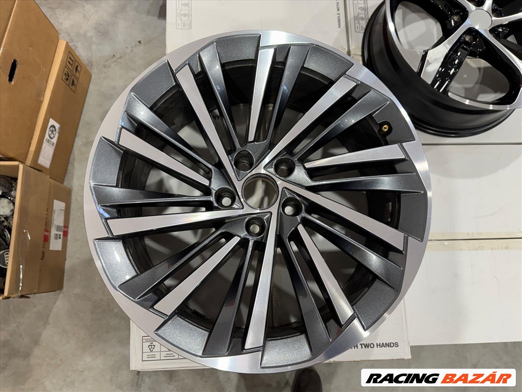 R19 Original Skoda 8J ET44 - 3P0 601 025 3P0601025 2db felni alufelni 1. kép