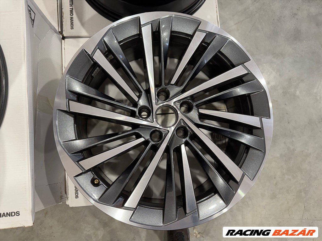 R19 Original Skoda 8J ET44 - 3P0 601 025 3P0601025 2db felni alufelni 2. kép