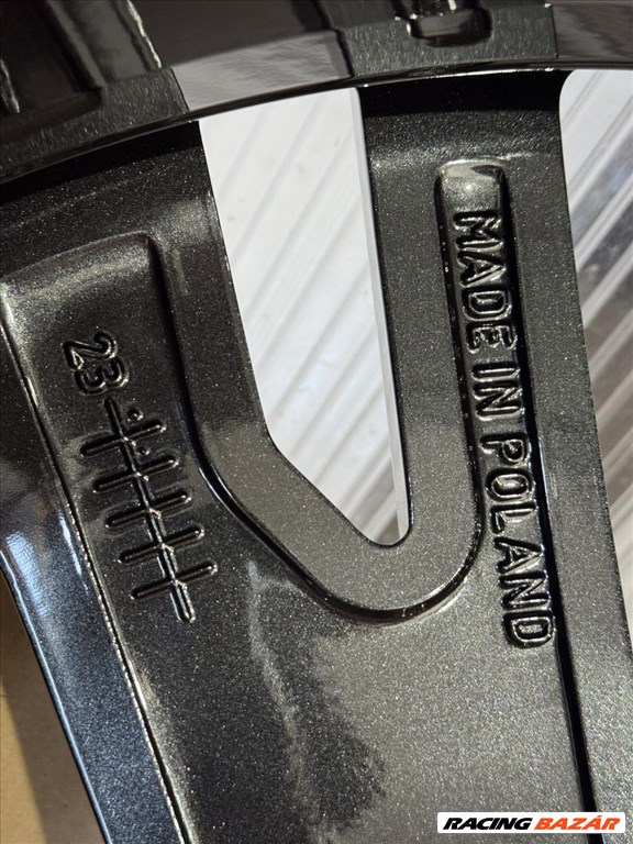 R20 Original Skoda 9J ET42 - 5LA 601 025BK 5LA601025BK 1db felni 3. kép