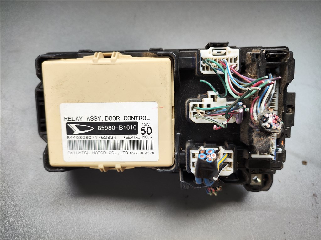 Daihatsu Terios (2nd gen) 1.5 4WD utastér biztosítéktábla  85980b1010 1. kép