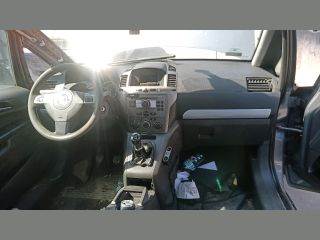 Opel Zafira B Biztosítéktábla Utastér *132538*