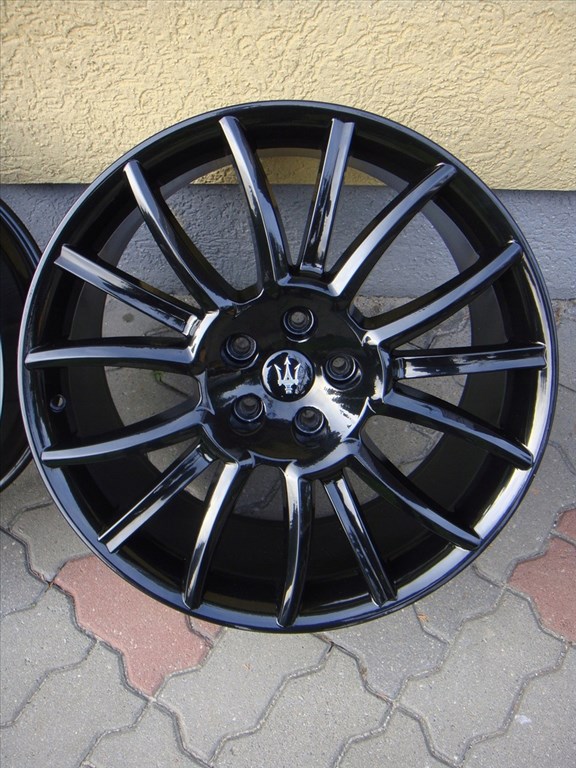  Maserati Ghibli, Quattroporte, Granturismo és Grancabrio gyári felni és gumi szett 1. kép