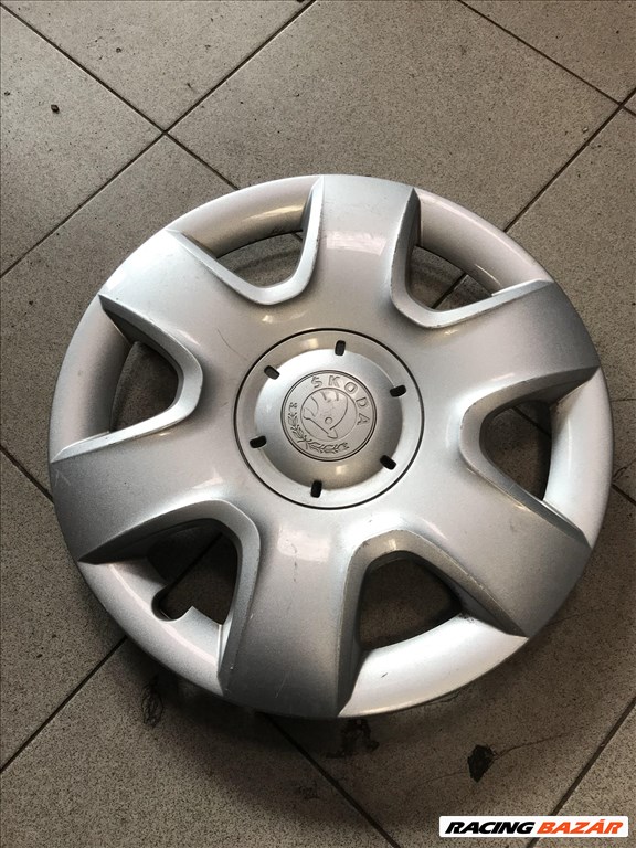 Skoda Fabia II R15 dísztárcsa  5j0601147c 1. kép