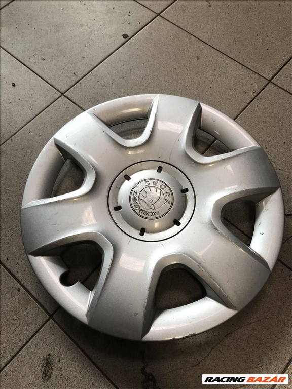 Skoda Fabia II R15 dísztárcsa  5j0601147c 2. kép
