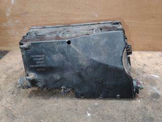 Ford Focus Mk2 Biztosítéktábla Motortér *141038* 318789120