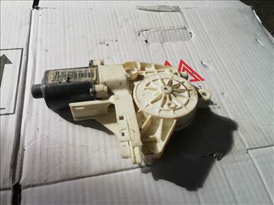 Renault Laguna III Jobb hátsó Ablakemelő motor  827300001r