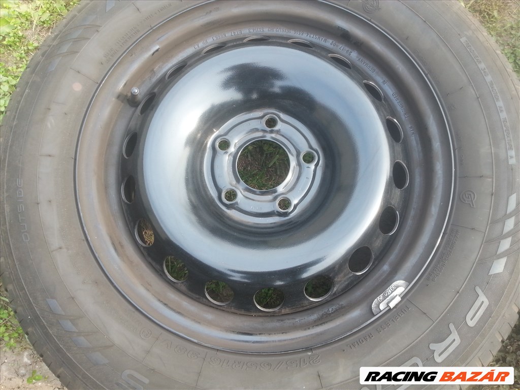  5x114.3 gyári Dácia Duster lemezfelni, rajta 215/65R16 Maxxis nyári gumi szenzorral. 1. kép