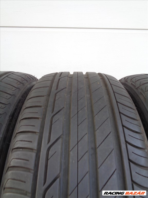 Bridgestone 215/50R18 nyári gumi nagyon keveset futott újszerűen eladó.  3. kép