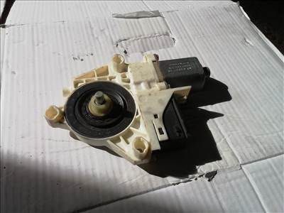 Renault Laguna III Jobb első Ablakemelő motor  827300001r
