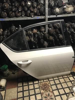 Skoda Octavia III jobb hátsó ajtó ( 5 ajtós)