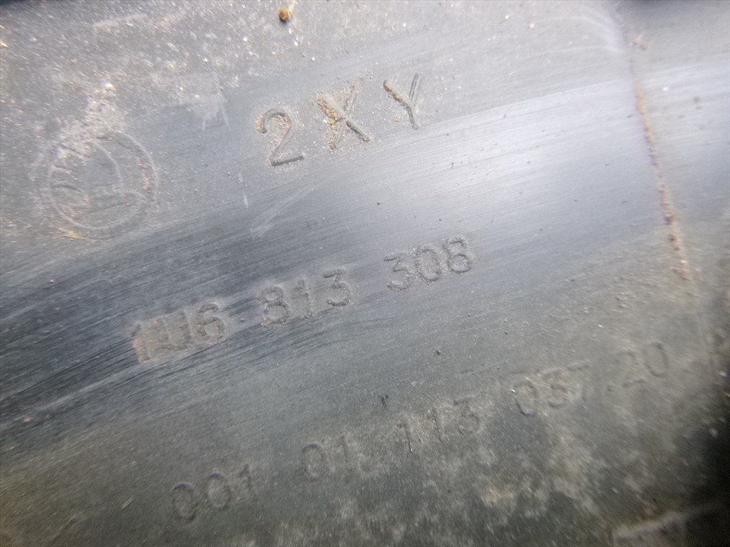 Skoda Octavia I MK1 5  AJTÓS  EZÜST   HÁTSÓ LÁMPA bajuszléc 1U6813307  (SZÍNKÓD  NINCS ) 1u6813308 4. kép