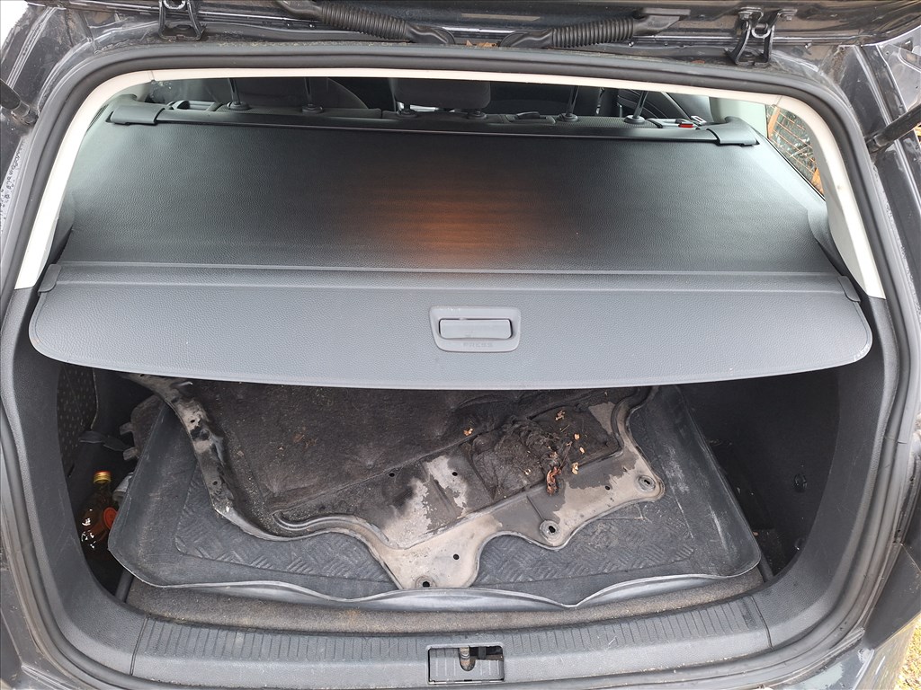 Volkswagen Golf VII CLH 1.6 CR LI7F bontott alkatrészei 8. kép