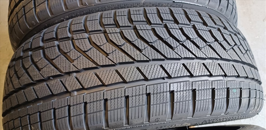 Új Falken Eurowinter HS02 Pro 225/45 R18 téli gumik 155e./4db 1. kép