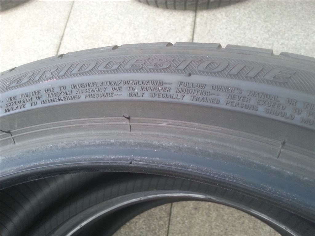  225/40R19 Bridgestone Potenza S001 használt nyári gumi  4. kép
