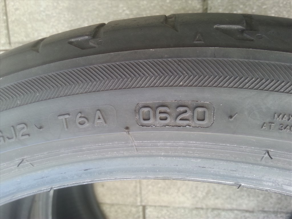  225/40R19 Bridgestone Potenza S001 használt nyári gumi  6. kép