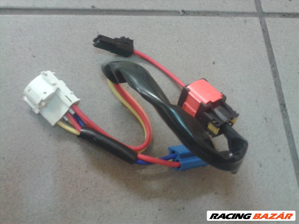 Peugeot 206, Peugeot 406, Citroën Xsara Picasso gyújtáskapcsoló betét alsórész  4162P0  1. kép