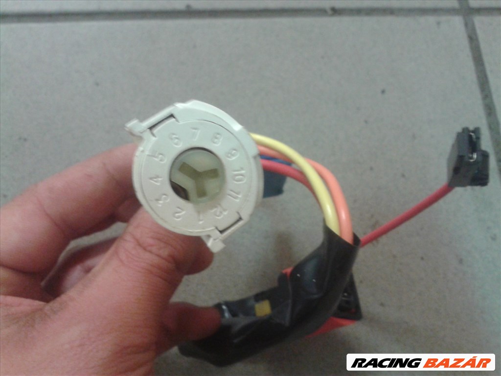 Peugeot 206, Peugeot 406, Citroën Xsara Picasso gyújtáskapcsoló betét alsórész  4162P0  2. kép