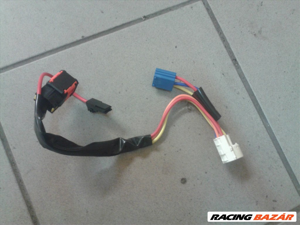 Peugeot 206, Peugeot 406, Citroën Xsara Picasso gyújtáskapcsoló betét alsórész  4162P0  3. kép