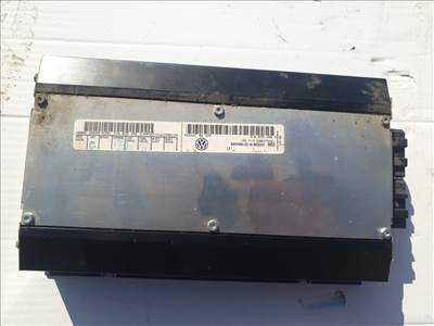 Volkswagen Passat B6 erősítő 3c0035456d