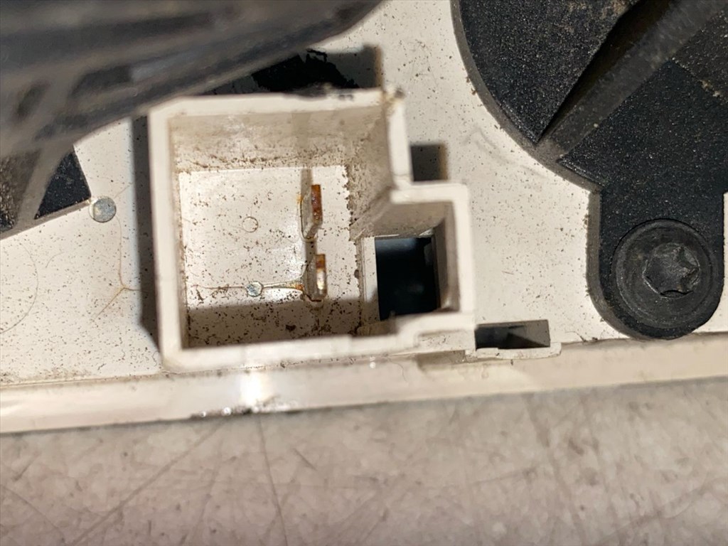 FORD TRANSIT (FM_ _/ FN_ _) 2.4 DI (F_A_/ F_B_/ F_C_/ F_D_) Fűtéskapcsoló (Nem klímás) #35844# 18549BBA 8. kép