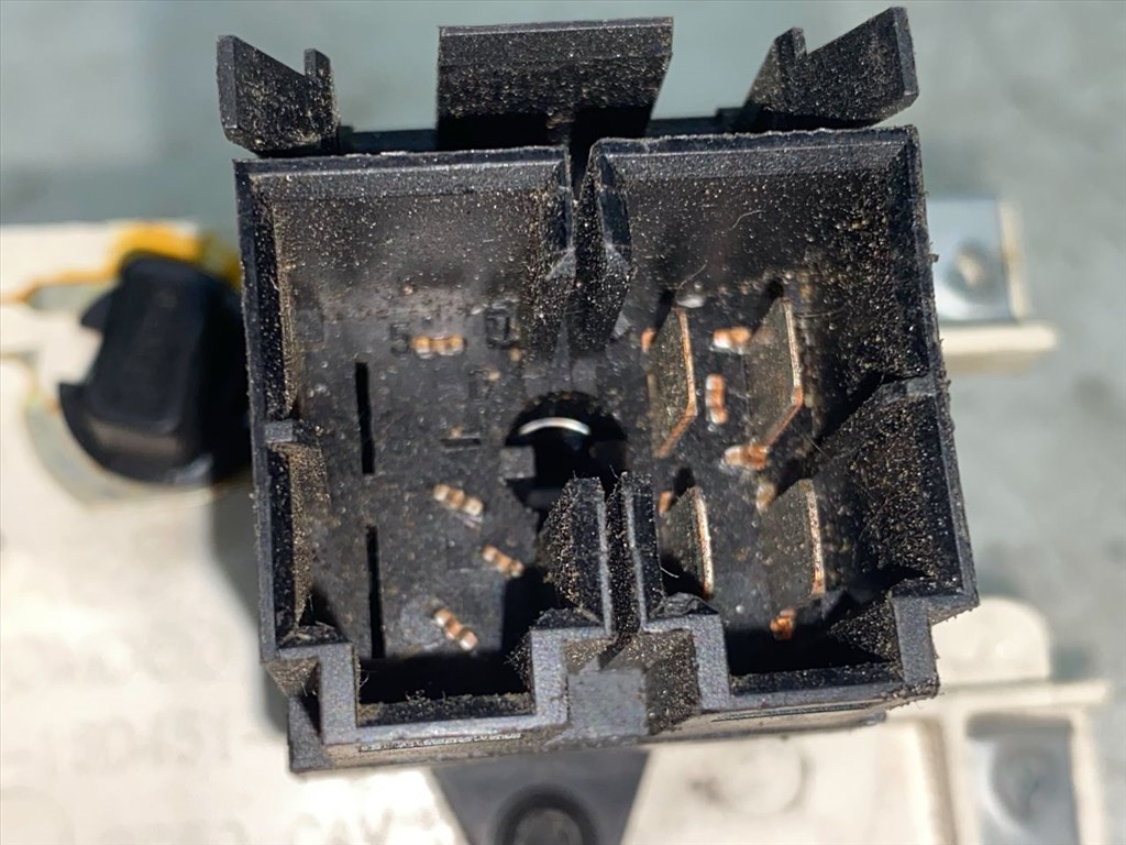 FORD TRANSIT (FM_ _/ FN_ _) 2.4 DI (F_A_/ F_B_/ F_C_/ F_D_) Fűtéskapcsoló (Nem klímás) #35844# 18549BBA 9. kép