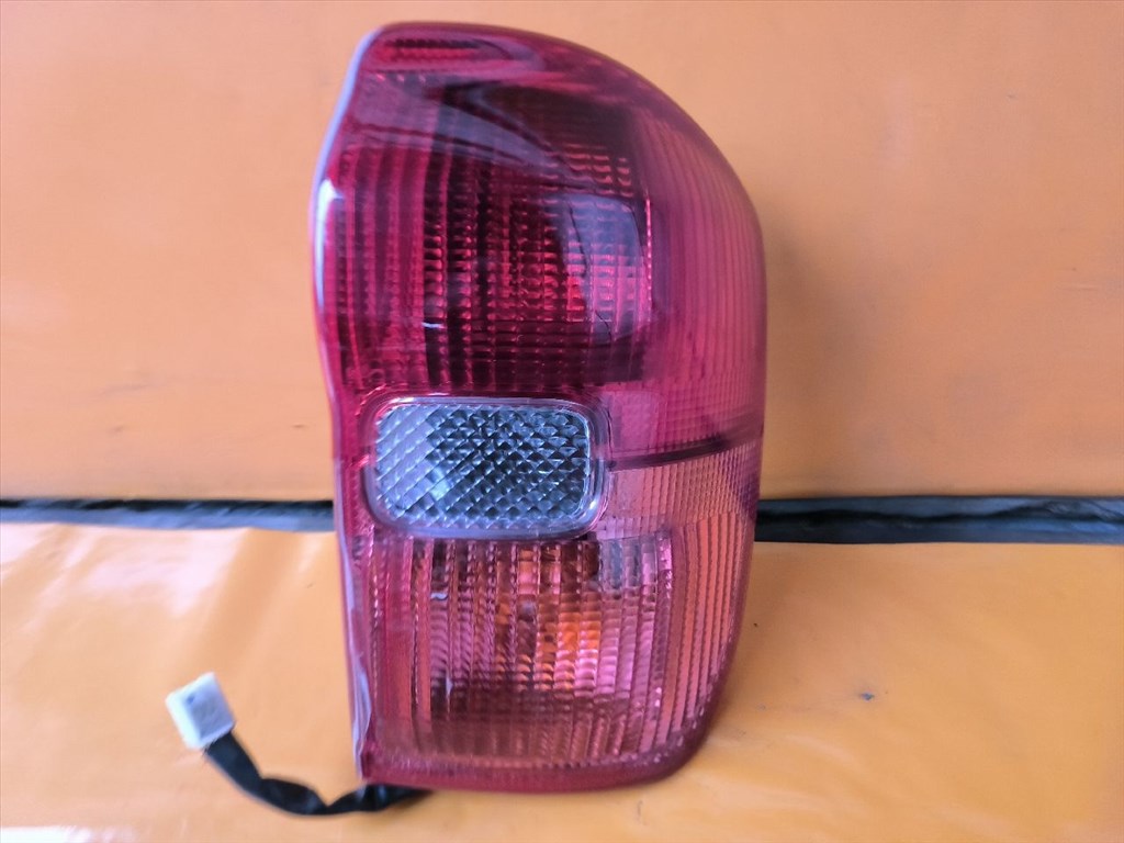 Toyota RAV4 (XA20) Jobb Hátsó Lámpa 1. kép