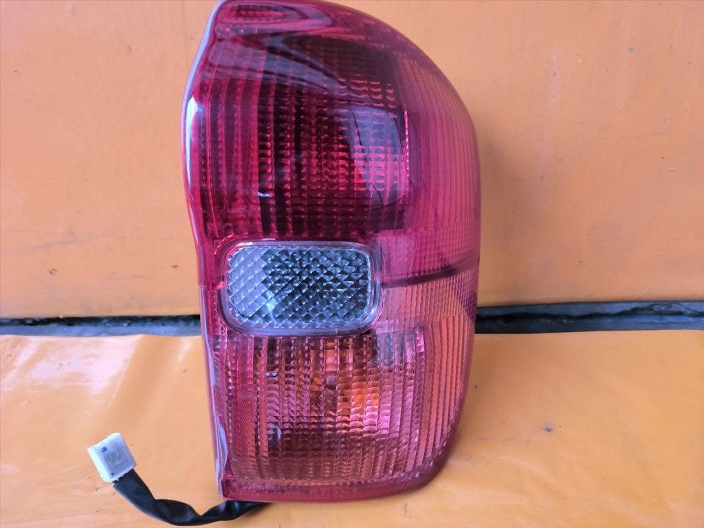 Toyota RAV4 (XA20) Jobb Hátsó Lámpa 2. kép
