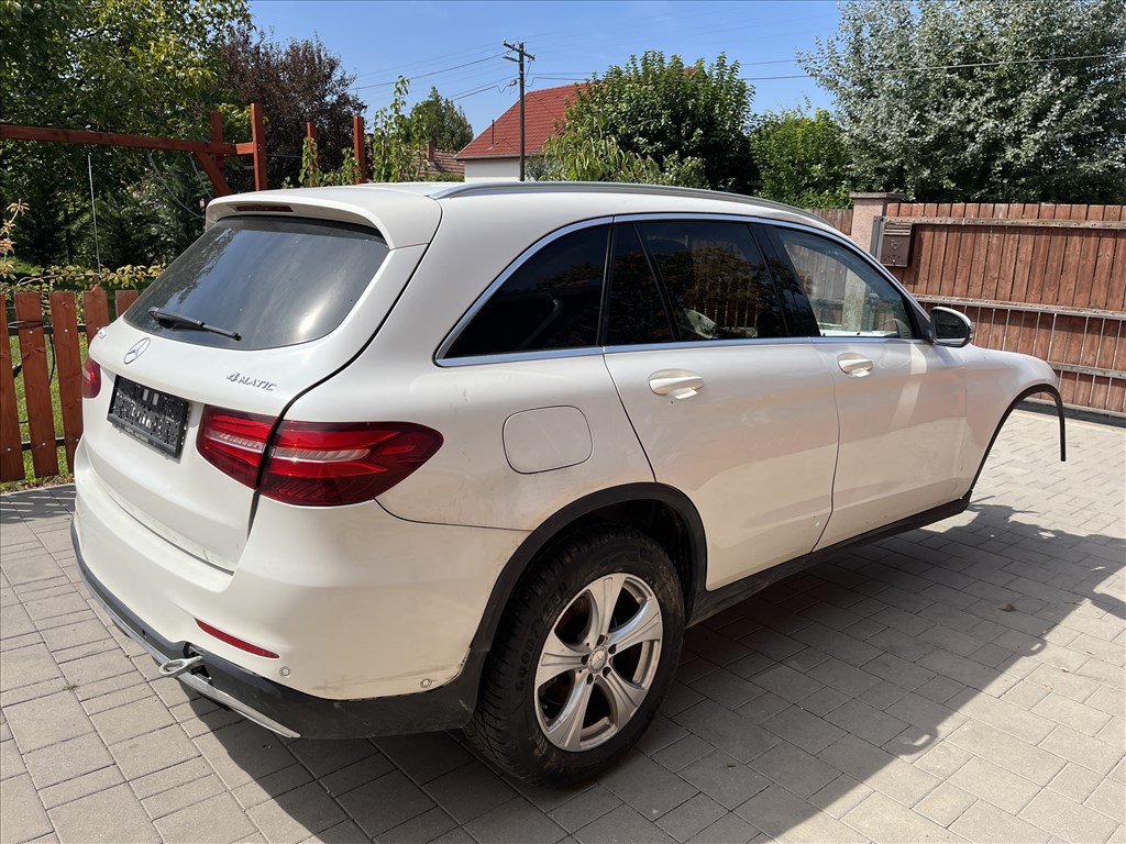 Mercedes GLC-osztály (X253) bontott alkatrészei 1. kép
