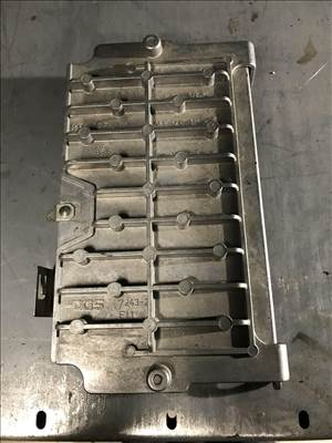 Audi A5 (B8 - 8T) erősítő  8t0035462