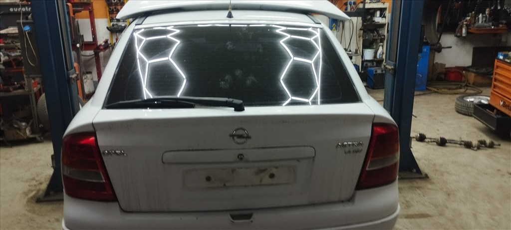 Opel Astra G G Astra csomagtér ajtó  1. kép