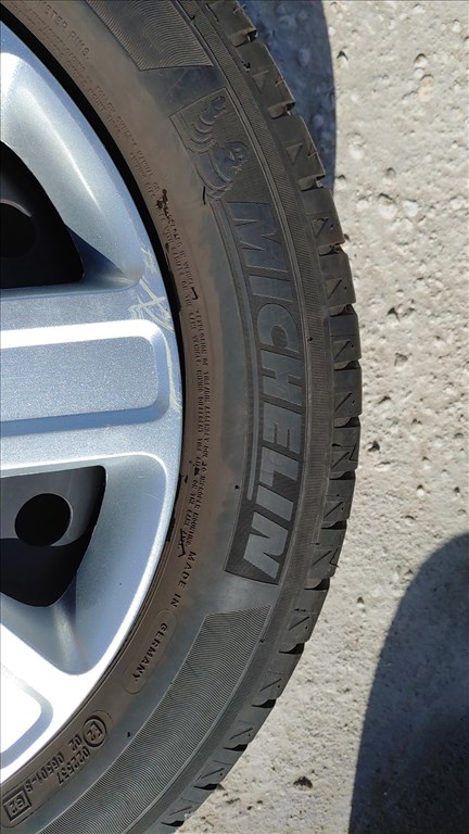  5x108 lyukosztású 16" újszerű lemezfelni, rajta 205/55 újszerű Michelin nyári gumi 2. kép
