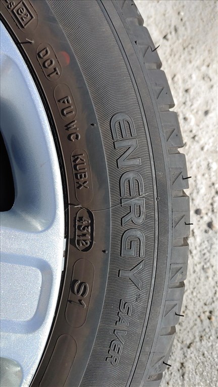  5x108 lyukosztású 16" újszerű lemezfelni, rajta 205/55 újszerű Michelin nyári gumi 3. kép