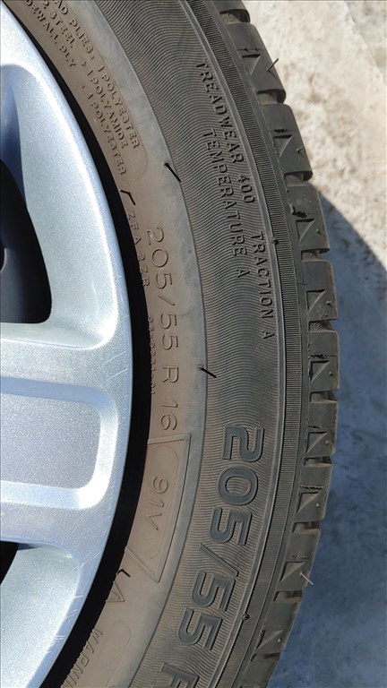  5x108 lyukosztású 16" újszerű lemezfelni, rajta 205/55 újszerű Michelin nyári gumi 4. kép