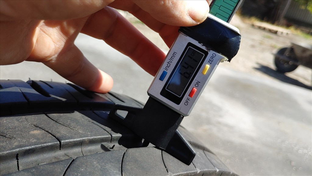  5x108 lyukosztású 16" újszerű lemezfelni, rajta 205/55 újszerű Michelin nyári gumi 5. kép