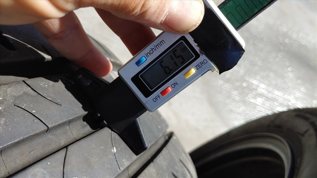  5x108 lyukosztású 16" újszerű lemezfelni, rajta 205/55 újszerű Michelin nyári gumi 6. kép