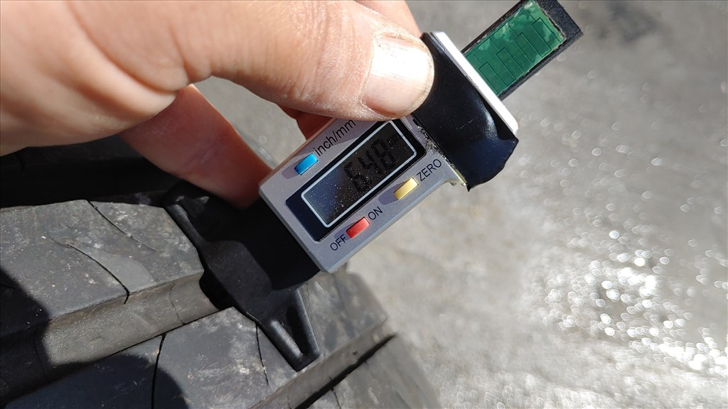  5x108 lyukosztású 16" újszerű lemezfelni, rajta 205/55 újszerű Michelin nyári gumi 8. kép