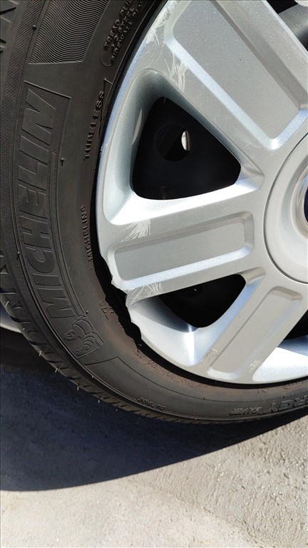  5x108 lyukosztású 16" újszerű lemezfelni, rajta 205/55 újszerű Michelin nyári gumi 13. kép