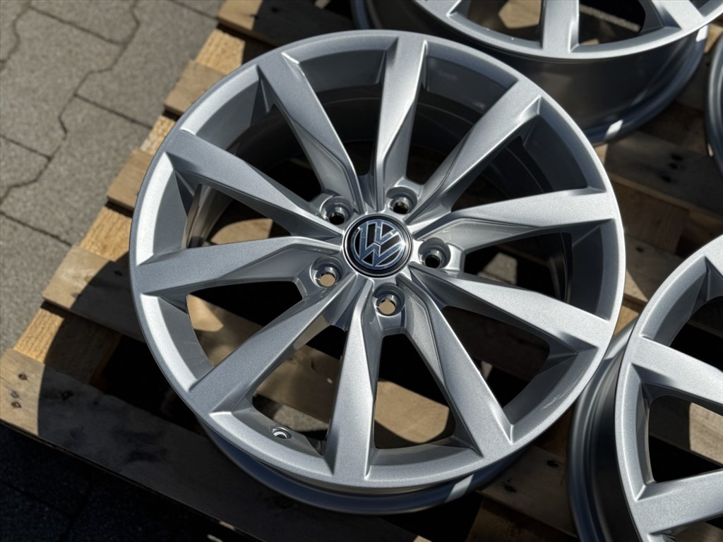 R17 5x112 Original Volkswagen Golf  T-Roc Touran Passat  7J ET49 OE  5G0601025BE 3. kép