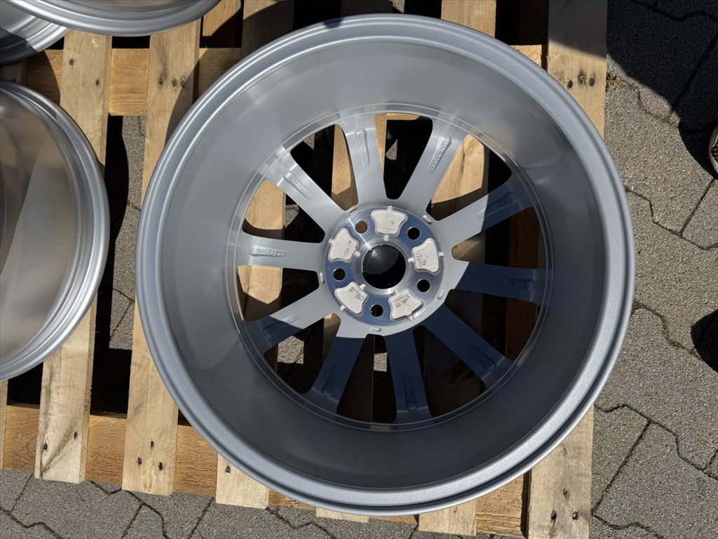 R17 5x112 Original Volkswagen Golf  T-Roc Touran Passat  7J ET49 OE  5G0601025BE 6. kép