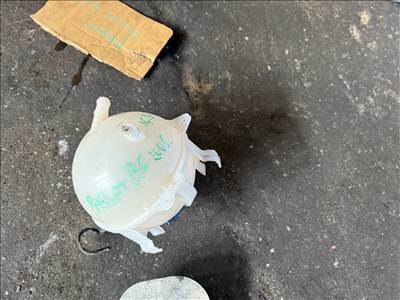 Volkswagen passat 1,6 b kiegyenlitő tartály 