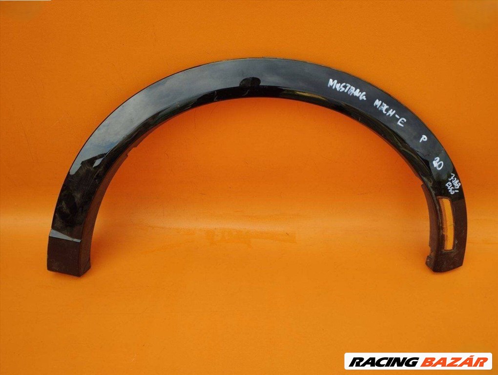 Ford Mustang Mach-e jobb első sárvédő ív P.20 1. kép
