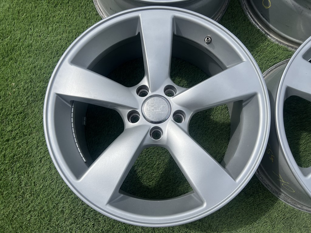 5x112 18" Audi Fondmetal  alufelni 8Jx18h2 ET35 2. kép